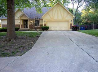 1515 NW Weatherstone Ln, Blue Springs, MO 64015