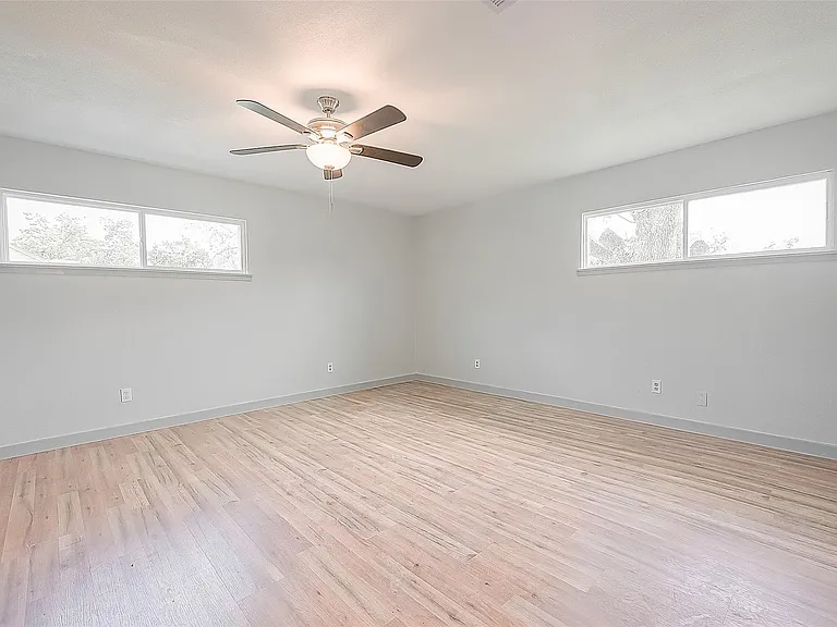 2304 Russell — Photo 4