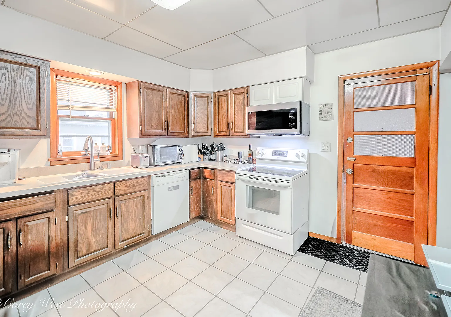 1 bed, 948 sqft, $1,300 — Photo 3