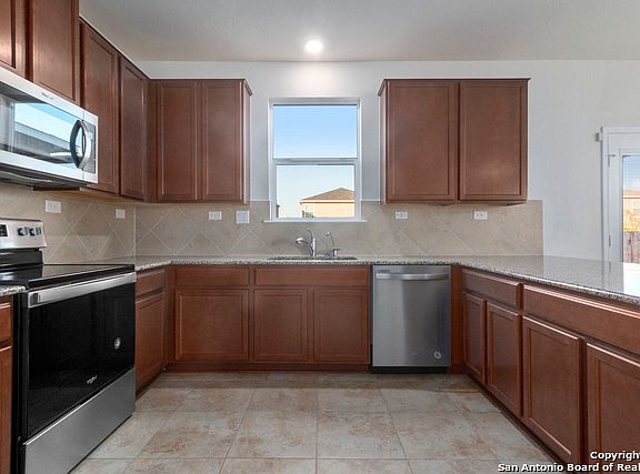 3rd image of 1103 Loma Mesa