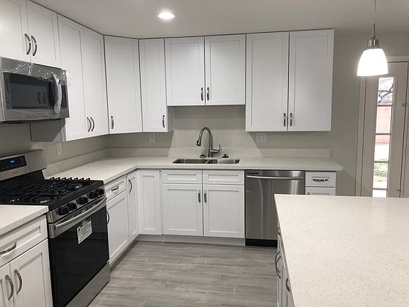 3rd image of 3819 E Ludlow Dr