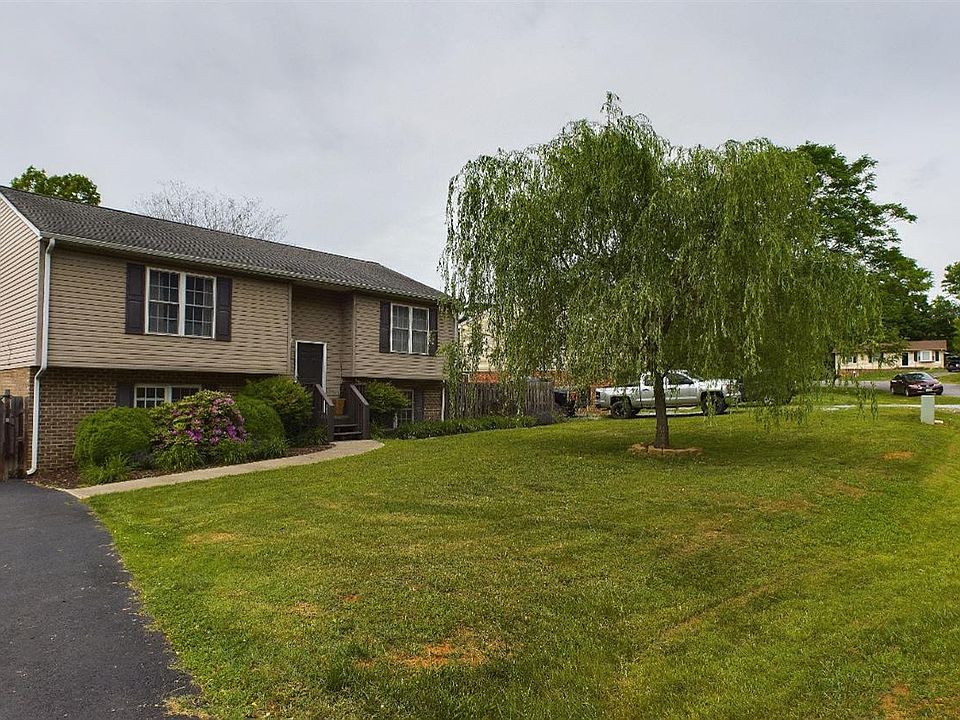 1st image of 102 Creston Oaks Ct