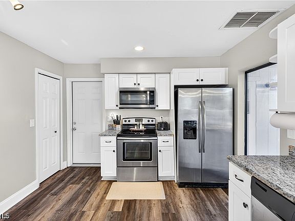 5th image of 1576 Beechwood Trl