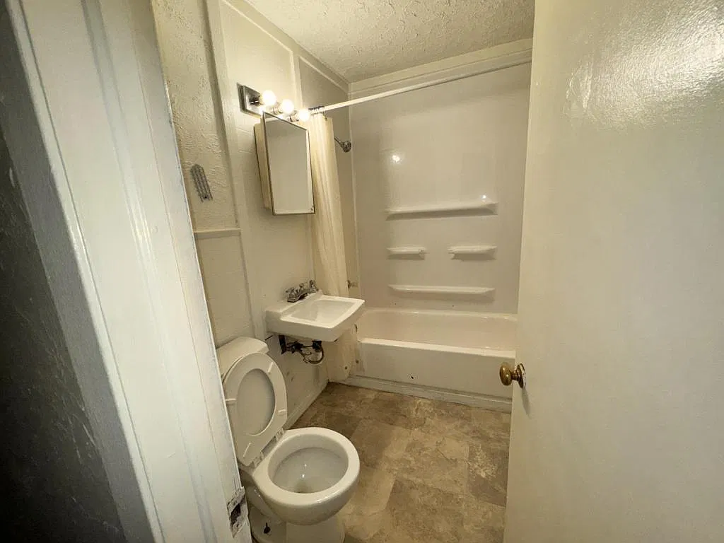 511 E Cherry St, 6 — Photo 3