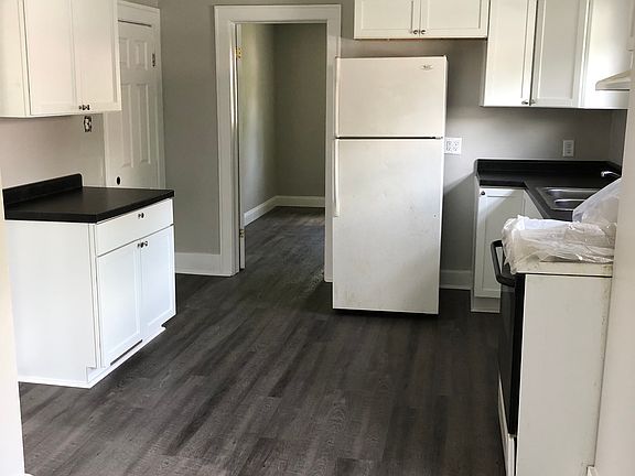3rd image of 1701 E Fox St