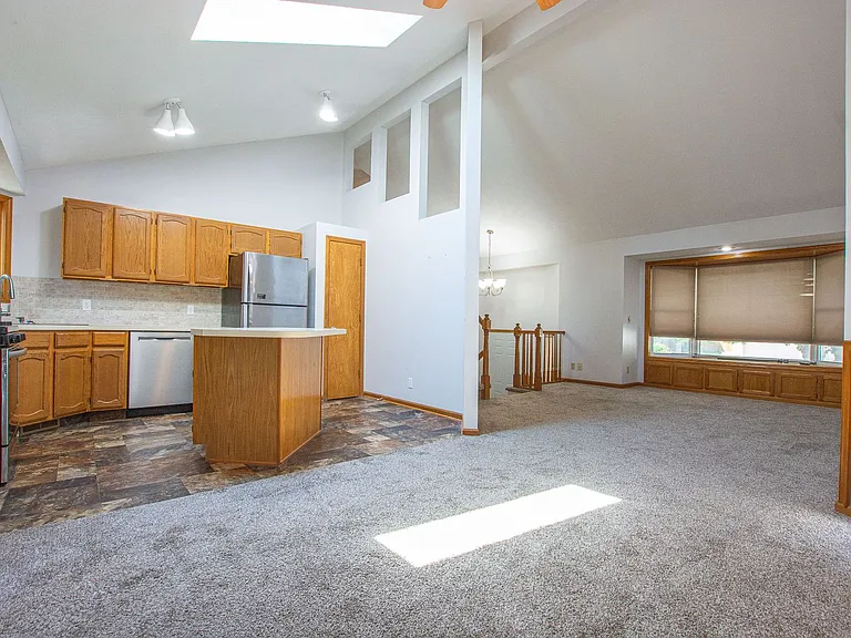 7513 S 134th St — Photo 3