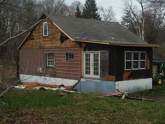 4th image of 22 Horns Park Rd
