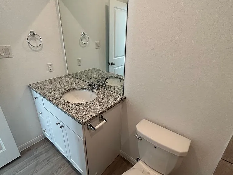 14706 Somerset Ml — Photo 15
