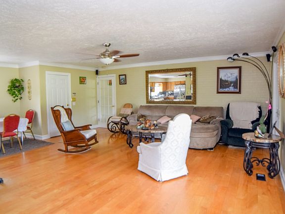 4th image of 15 Cleora Murray Dr