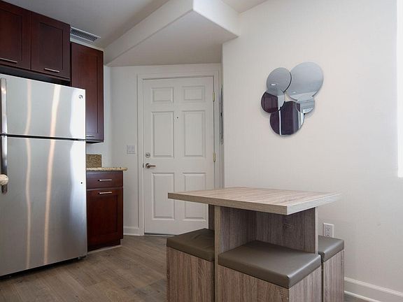 4th image of 2585 S Sepulveda Blvd APT 4