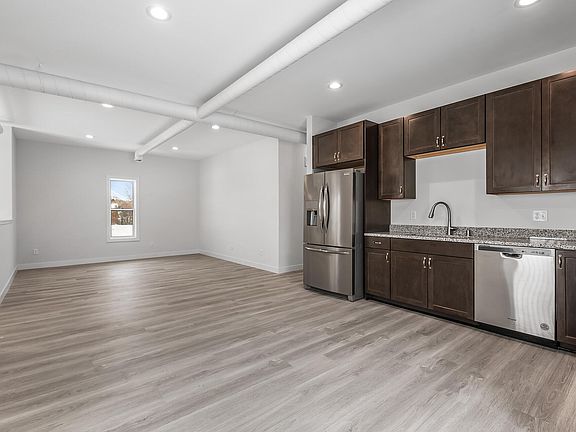 4th image of 1-3545 Pierce St NE #1