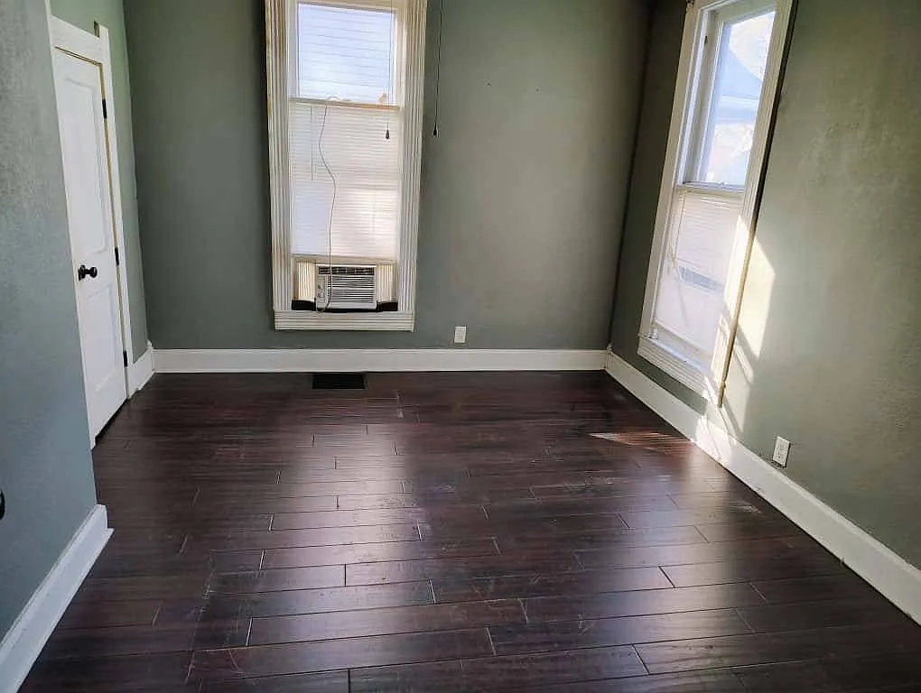 1025 W 11th St — Photo 3