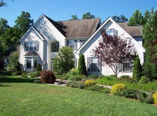 9 Greenbriar Rd, Mullica Hill, NJ 08062