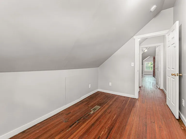 411 13th Ave — Photo 41