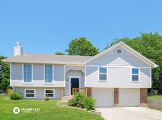 608 Willow Brook Dr, Raymore, MO 64083