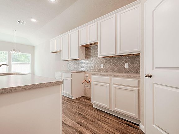 5th image of 268 Post Oak Dr