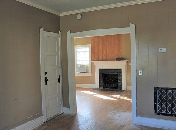 3rd image of 513A W Cherry St