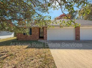 3462 W Montclair Ct, Springfield, MO 65807