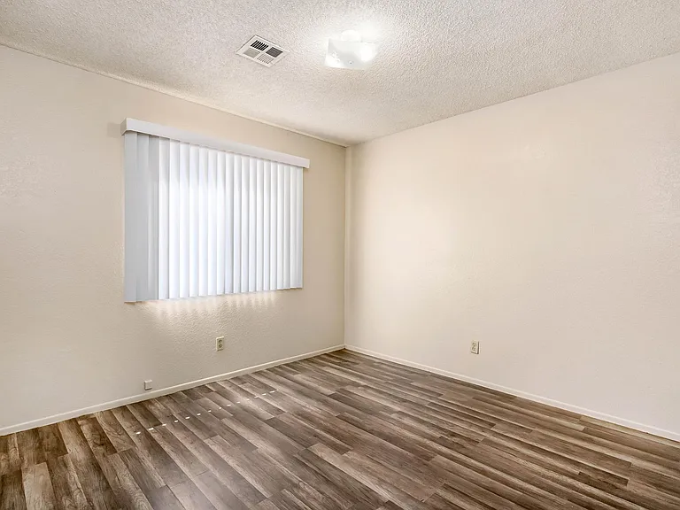 550 E Avenue H14 #3 — Photo 9