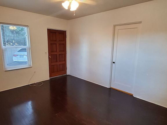 2nd image of 682 E Main St #Main82-1