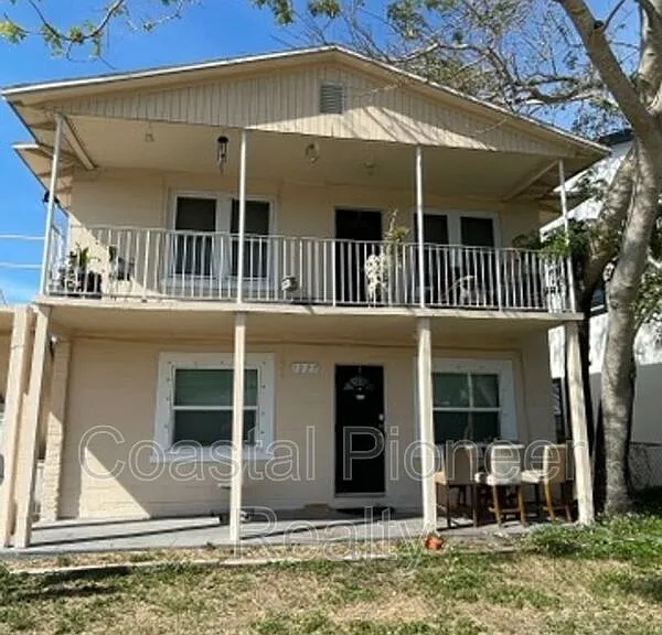 1227 Fargo St S #1 — Photo 1