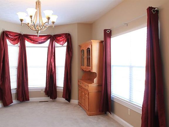 3rd image of 1273 Windsor Dr