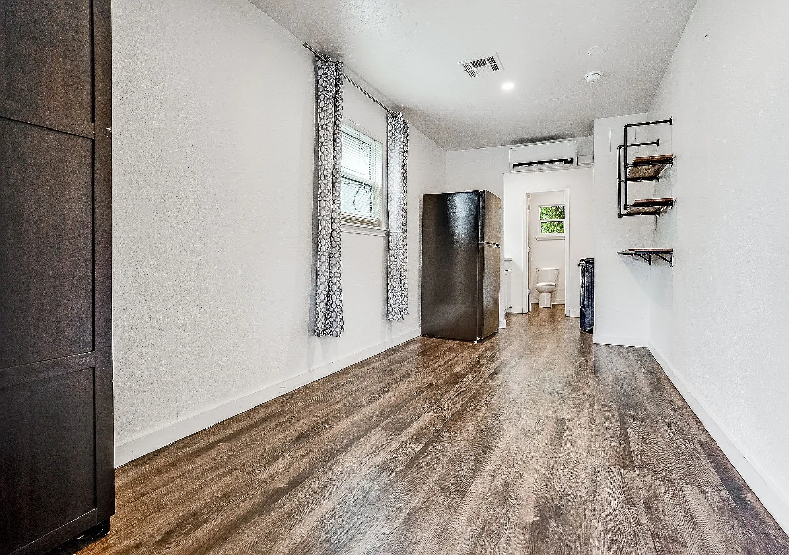 1150 S Quaker Ave - 1150 S Quaker Ave Studio — Photo 1