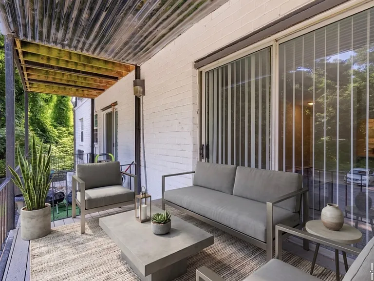 Modern Living in the Heart of Northlake — Photo 46