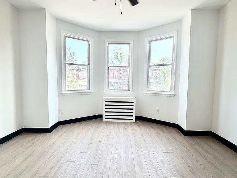 2525 W Lafayette Ave — Photo 8