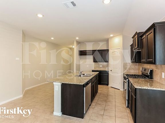 5th image of 920 Walls Blvd