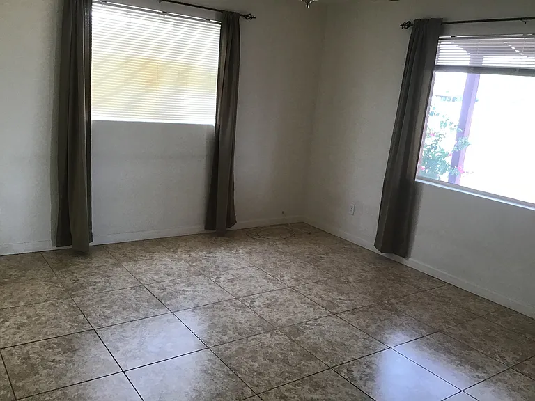 542 E Flores St — Photo 6