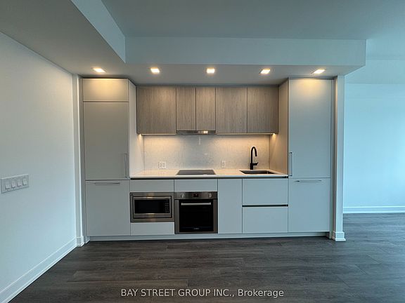 4th image of 609 Sherbourne St #4203