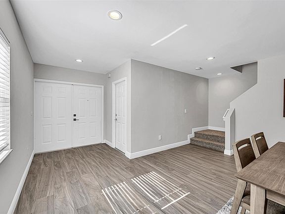 3rd image of 808 NE 15th Avenue