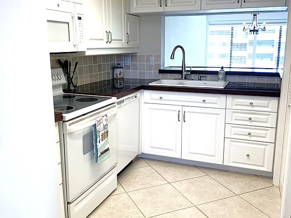 4th image of 835 S Osprey Ave APT 304