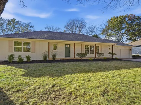 9424 Wenonga Rd, Leawood, KS 66206