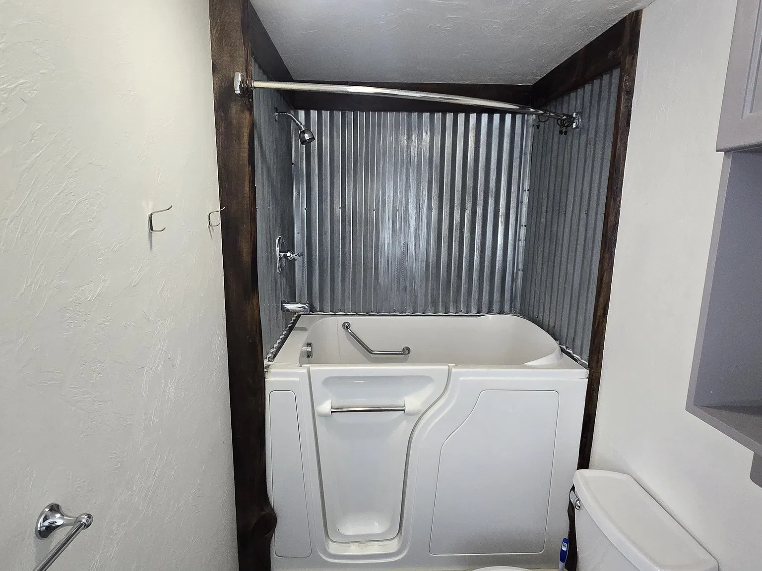 201 Weaver Apartment - 201 — Photo 2