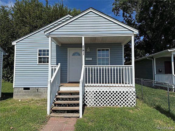 2nd image of 2417 Everett St