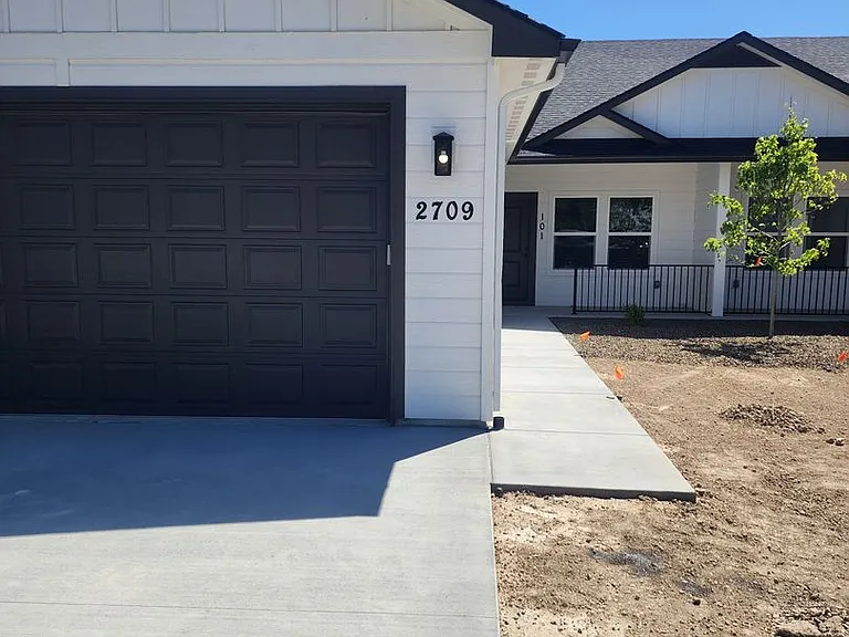 2709 College Ave #101 & 102 — Photo 1