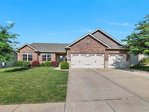 4th image of 1913 Crimson Oak Dr