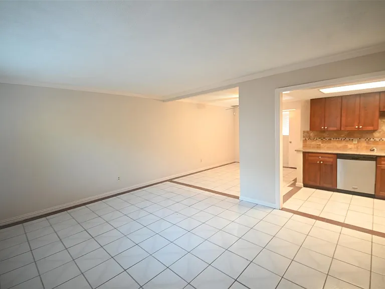 8314 La Roche Ln — Photo 4
