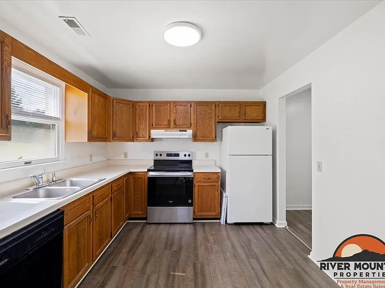 1485 Sandy Cir — Photo 7