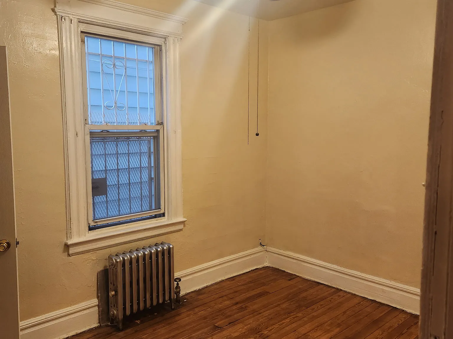 3 bed, $2,000 — Photo 2