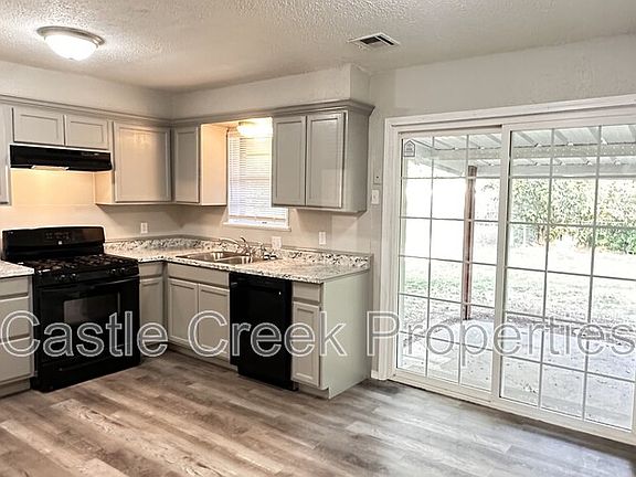 4th image of 1128 Berwyck Dr