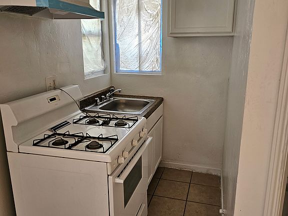 3rd image of 1721 Pacific St APT D