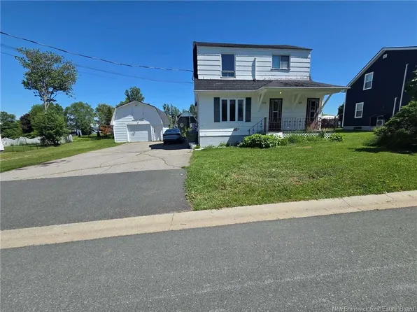 325 Church St, Bathurst, NB E2A 1J8