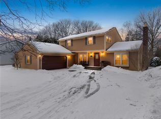 8101 Balsamwood Ln, Liverpool, NY 13090