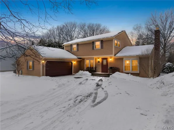 8101 Balsamwood Ln, Liverpool, NY 13090