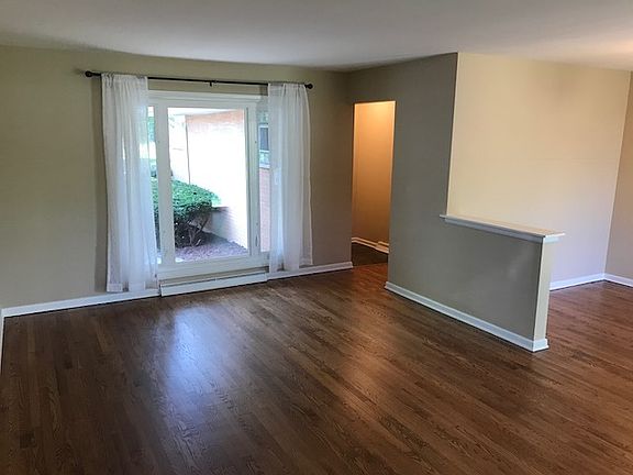 3rd image of 1113 S Leslie Ln
