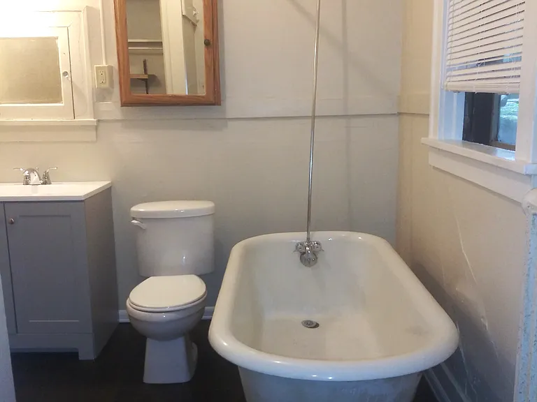 208 N Tacoma Ave #C — Photo 11