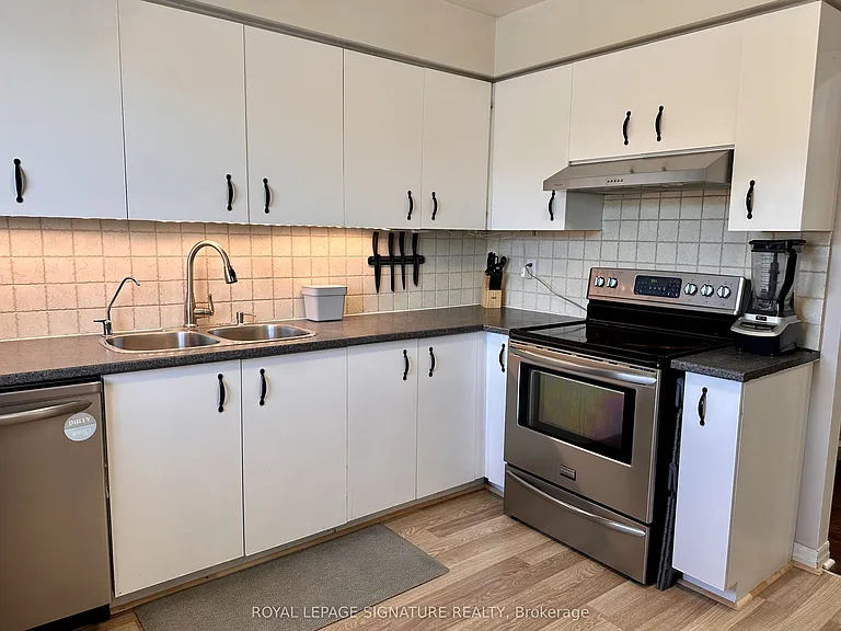 602 Gibney Cres — Photo 5